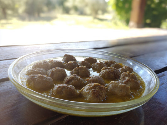 lamb meatballs & almond Sauce (albóndigas en salsa con picada de almendras)